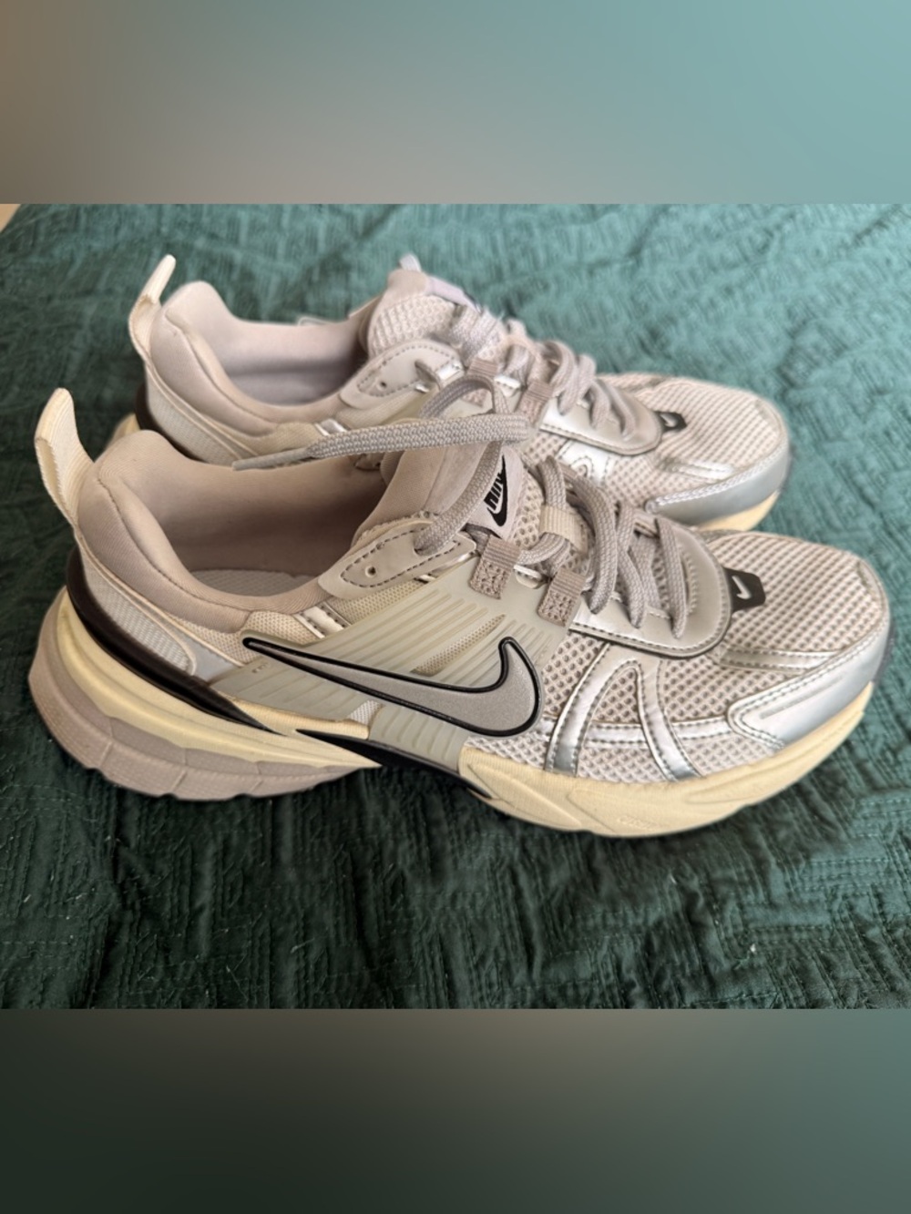 Nike V2 run shoes Beige and Cream Mesh Running Shoes with Black Swoosh